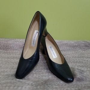 Etienne Aigner Taylor navy pumps size 6